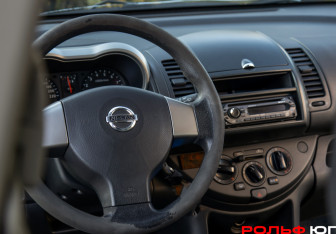 Подержанный автомобиль Nissan Note 2008 года (11 фото)
