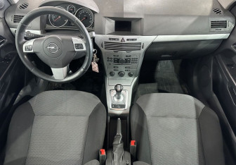Подержанный автомобиль Opel Astra Hatchback 2009 года (9 фото)