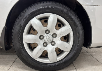 Подержанный автомобиль Hyundai Elantra Sedan 2008 года (12 фото)