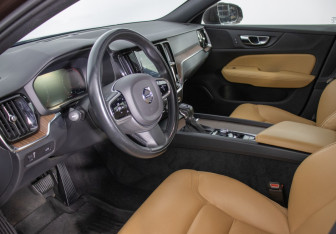 Подержанный автомобиль Volvo V60 Cross Country 2019 года (10 фото)