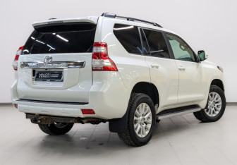Подержанный автомобиль Toyota Land Cruiser Prado 2016 года (5 фото)
