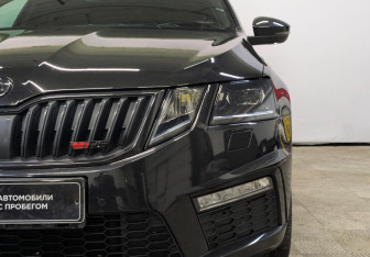 Подержанный автомобиль Skoda Octavia RS Wagon 2020 года (16 фото)