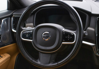 Подержанный автомобиль Volvo V90 Cross Country 2018 года (14 фото)