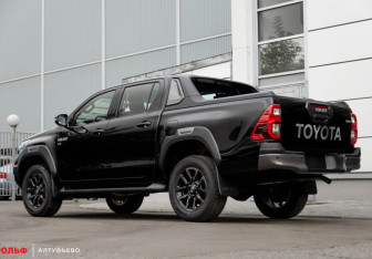 Новый Toyota Hilux 2025 (3 фото)