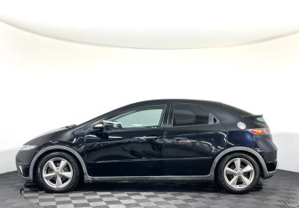 Подержанный автомобиль Honda Civic Hatchback 2008 года (8 фото)