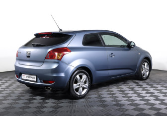 Подержанный автомобиль Kia Ceed Hatchback 2008 года (5 фото)