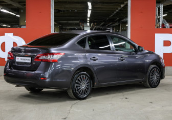 Подержанный автомобиль Nissan Sentra Sedan 2014 года (5 фото)