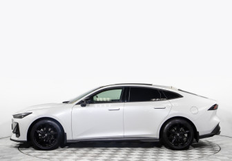 Подержанный автомобиль Changan UNI-V 2022 года (6 фото)