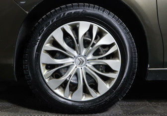 Подержанный автомобиль Citroen C4 Sedan 2016 года (7 фото)