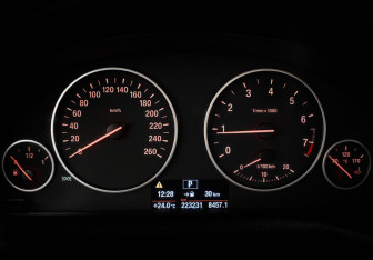 Подержанный автомобиль BMW X3 2014 года (12 фото)