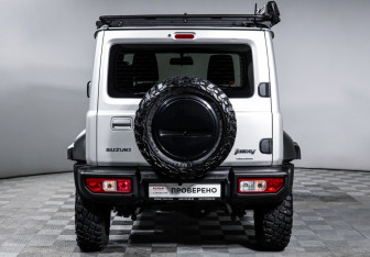 Подержанный автомобиль Suzuki Jimny 2020 года (6 фото)