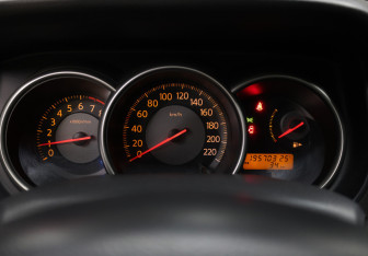 Подержанный автомобиль Nissan Tiida Hatchback 2007 года (13 фото)