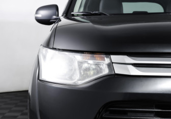 Подержанный автомобиль Mitsubishi Outlander 2014 года (22 фото)