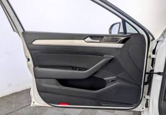 Подержанный автомобиль Volkswagen Passat Sedan 2019 года (19 фото)