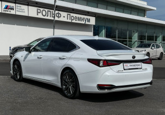 Подержанный автомобиль Lexus ES 2020 года (7 фото)