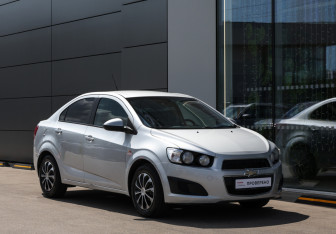 Подержанный автомобиль Chevrolet Aveo Sedan 2013 года (3 фото)