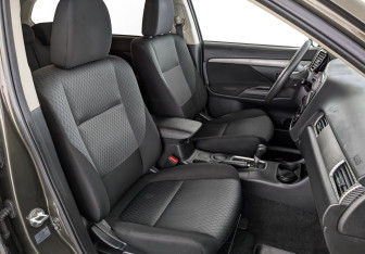 Подержанный автомобиль Mitsubishi Outlander 2015 года (23 фото)