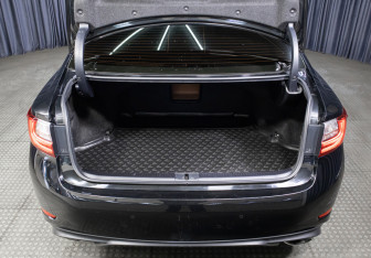 Подержанный автомобиль Lexus ES 2018 года (9 фото)