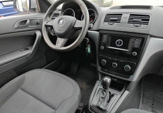 Подержанный автомобиль Skoda Yeti 2015 года (10 фото)