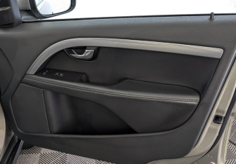Подержанный автомобиль Volvo XC70 2014 года (25 фото)