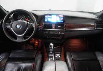 Подержанный автомобиль BMW X5 2007 года (12 фото)
