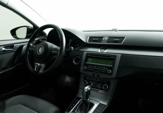Подержанный автомобиль Volkswagen Passat Sedan 2011 года (8 фото)