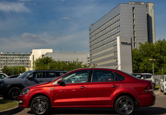 Подержанный автомобиль Volkswagen Polo Sedan 2015 года (6 фото)