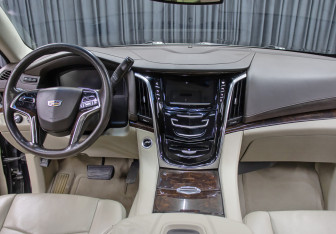 Подержанный автомобиль Cadillac Escalade Suv 2015 года (16 фото)