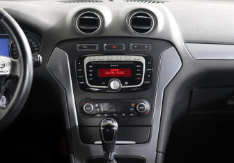 Подержанный автомобиль Ford Mondeo Sedan 2012 года (8 фото)