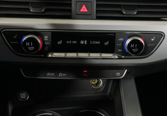 Подержанный автомобиль Audi A4 Sedan 2016 года (17 фото)