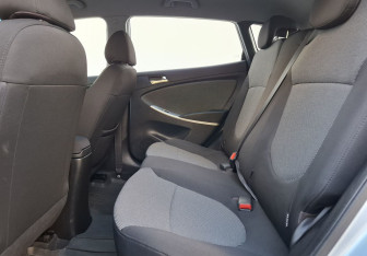 Подержанный автомобиль Hyundai Solaris Hatchback 2012 года (11 фото)