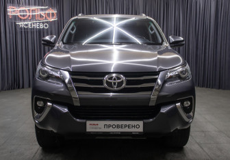 Подержанный автомобиль Toyota Fortuner 2018 года (2 фото)