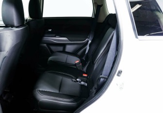 Подержанный автомобиль Mitsubishi Outlander 2020 года (10 фото)