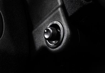 Подержанный автомобиль Land Rover Discovery 2013 года (22 фото)