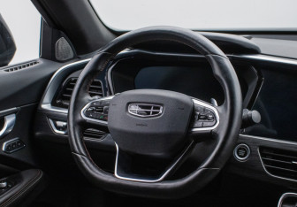 Подержанный автомобиль Geely Tugella 2023 года (15 фото)