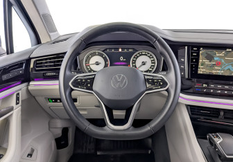 Подержанный автомобиль Volkswagen Touareg 2022 года (22 фото)