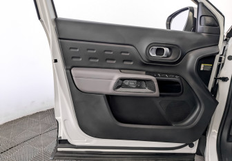 Подержанный автомобиль Citroen C5 Aircross 2019 года (19 фото)