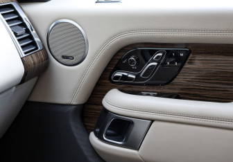 Подержанный автомобиль Land Rover Range Rover 2018 года (21 фото)