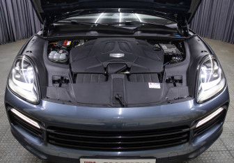 Подержанный автомобиль Porsche Cayenne 2019 года (9 фото)