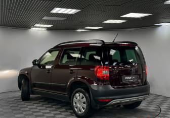 Подержанный автомобиль Skoda Yeti 2012 года (10 фото)