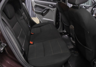 Подержанный автомобиль Ford Focus Hatchback 2010 года (12 фото)