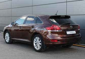 Подержанный автомобиль Toyota Venza 2013 года (6 фото)