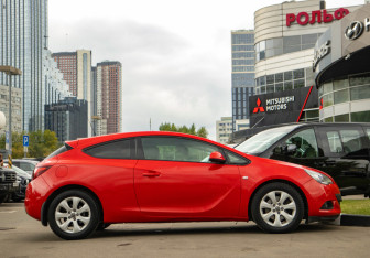 Подержанный автомобиль Opel Astra Hatchback 2014 года (3 фото)