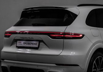 Подержанный автомобиль Porsche Cayenne 2018 года (47 фото)
