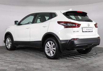 Подержанный автомобиль Nissan Qashqai 2022 года (7 фото)
