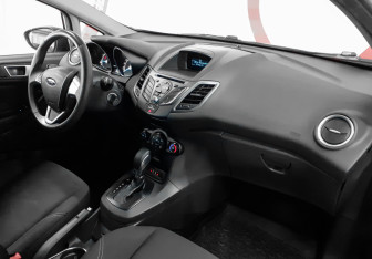 Подержанный автомобиль Ford Fiesta Hatchback 2018 года (9 фото)