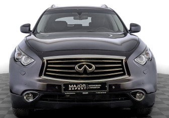 Подержанный автомобиль Infiniti QX70 2015 года (2 фото)