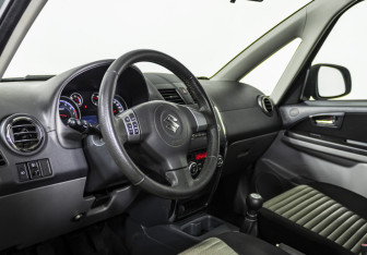 Подержанный автомобиль Suzuki SX4 Hatchback 2011 года (10 фото)