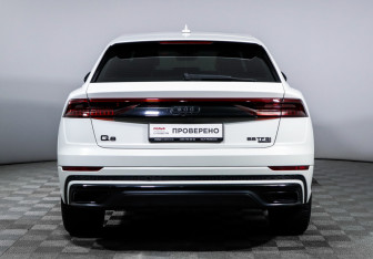 Подержанный автомобиль Audi Q8 2018 года (6 фото)