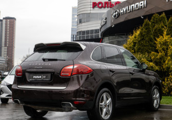 Подержанный автомобиль Porsche Cayenne 2014 года (4 фото)